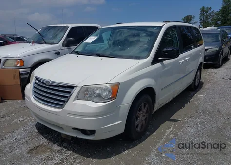 2010 Chrysler Town & Country Touring Plus z USA, uszkodzony, nr VIN 2A4RR8DX6AR415473